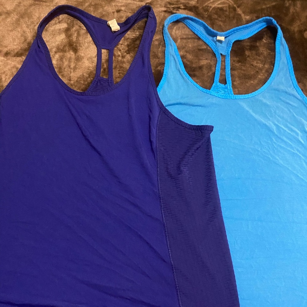 Set of 2 Under Armour tank tops